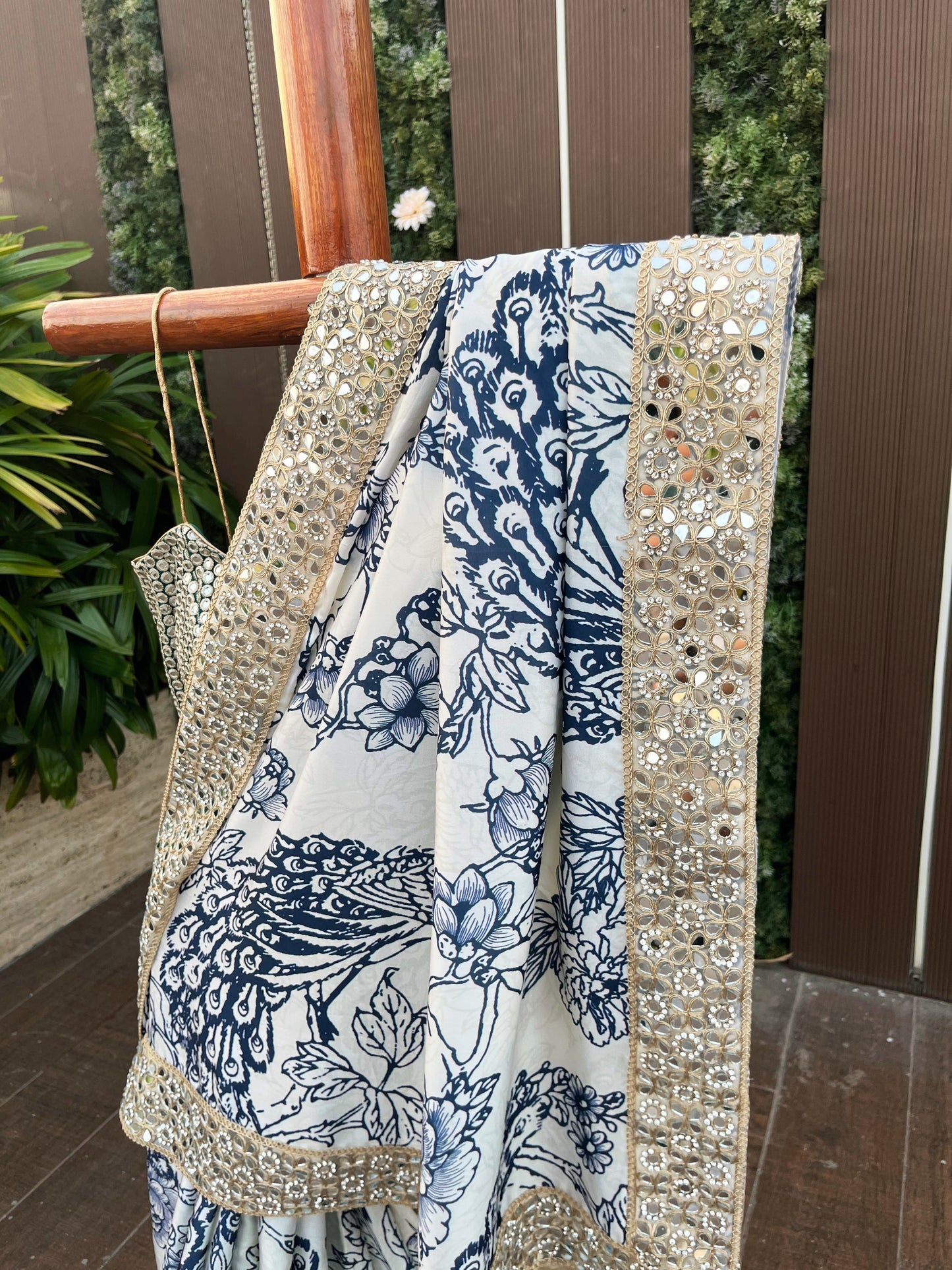 Ivory Peacock - Royalè satin