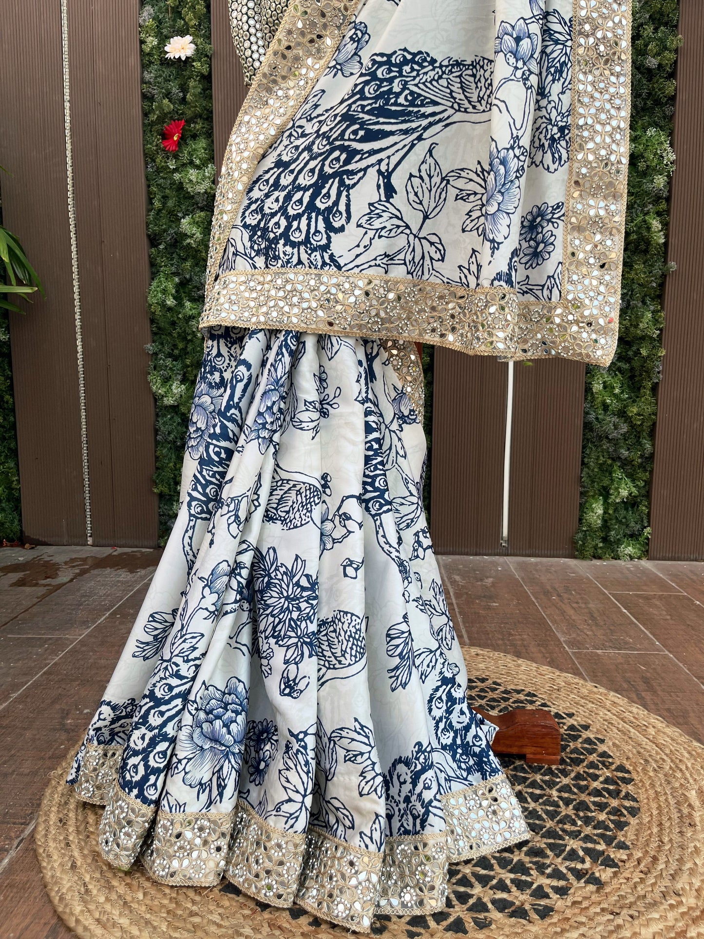 Ivory Peacock - Royalè satin